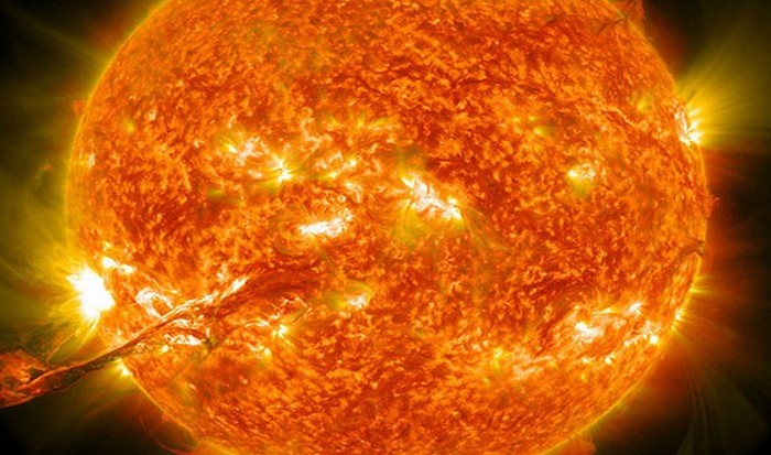 Потрясающая фотография: выброс корональной массы на Солнце.