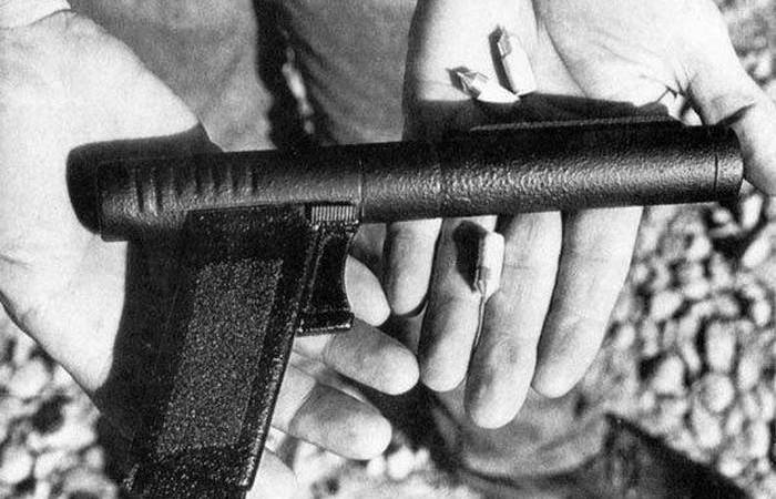 Вот, например, бумажный пистолет.