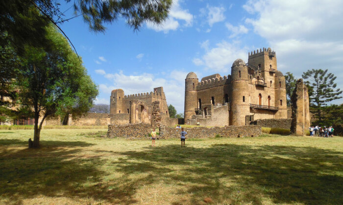 Остатки императорского дворца Эфиопии построенного в 18 веке. |Фото: h2omusicfestival.com.