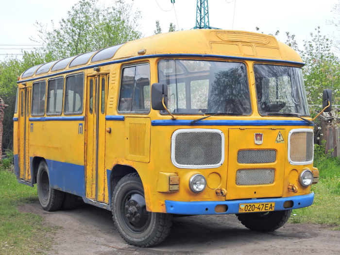 Автобусы и сейчас красят в желтый цвет. |Фото: avto-nomer.ru.
