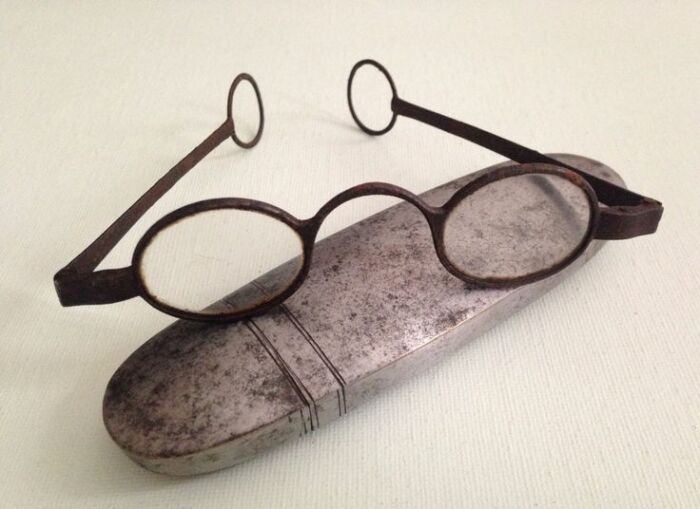 Старинные очки были не слишком-то изящны. |Фото: mail.ru.