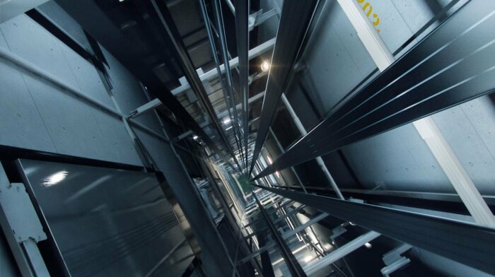 Падение лифта - самый большой страх. |Фото: vladtime.ru.