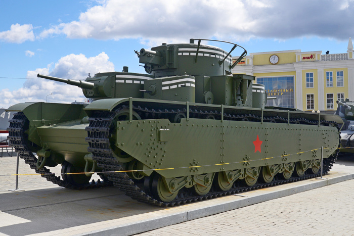 Советский танк Т-35 с несколькими башнями. |Фото: russianarms.ru.