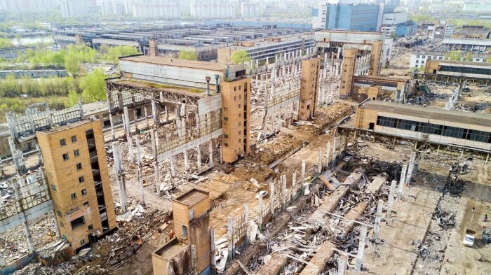 Завод разрушили. |Фото: Twitter.