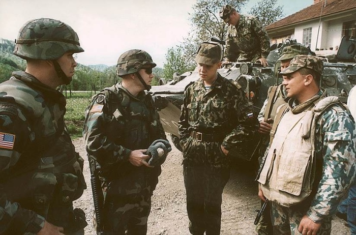 Американские и русские солдаты в бывшей Югославии. |Фото: tforums.org.