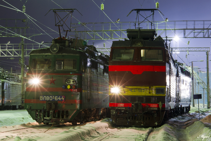 Буферные фонари нужны не для освещения, а для подачи сигналов. |Фото: train-photo.ru.