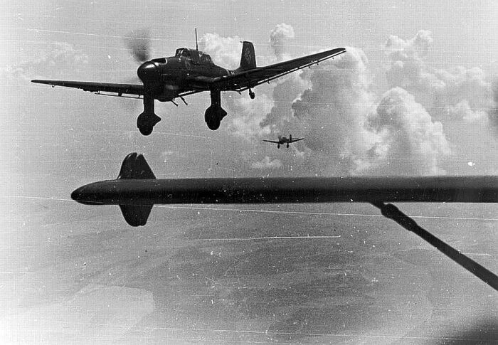 Собственные бомбардировщики были приняты за немецкие. |Фото: Pinterest.