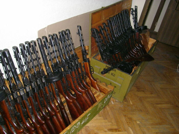Часть автоматов пошла на склады. |Фото: guns.allzip.org.