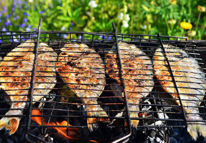 Рыба чаще всего пригорает. |Фото: eat-me.ru.