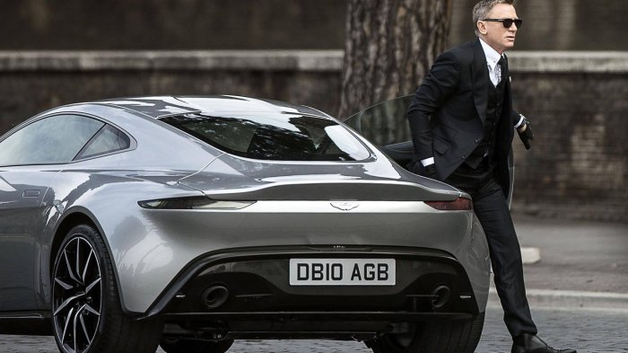 Aston Martin для Дэниела.