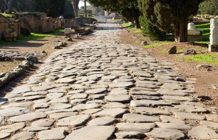 Римские дороги лежат почти 2 тысячи лет.