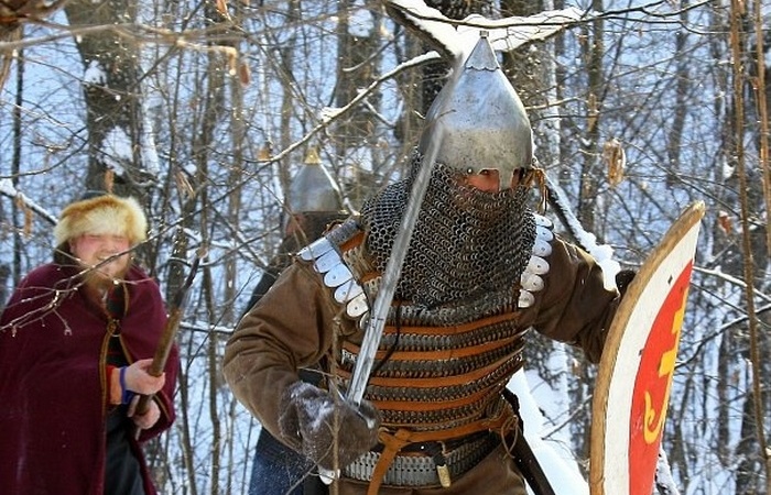 Мечи против доспехов бесполезны. Мечи против доспехов бесполезны.