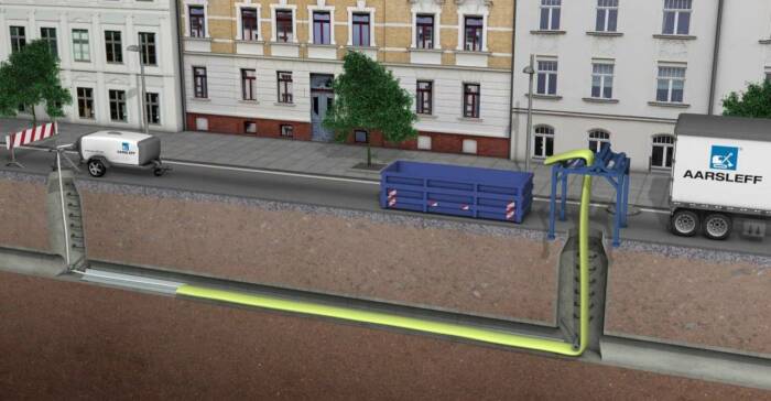 Гибкий чулок растягивается внутри трубы. /Фото: YouTube.