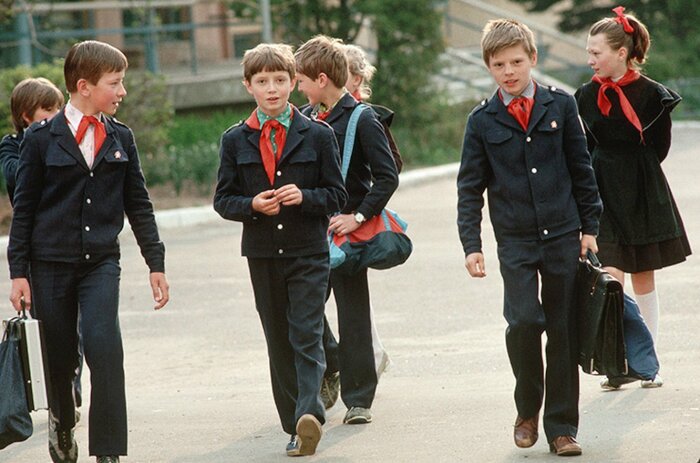 Школьная форма 1970-х. |Фото: Twitter.