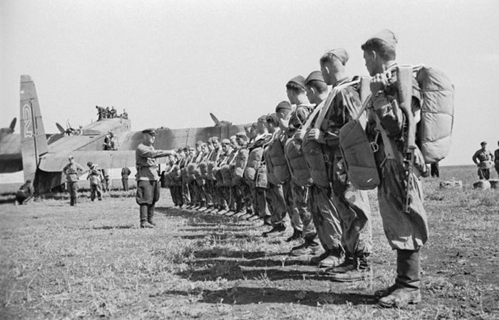 Советские десантники подчинялись напрямую Ставке.