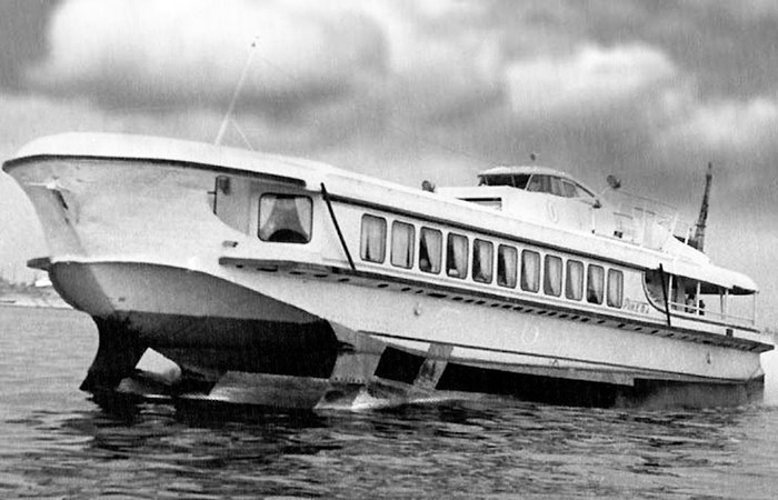 Судно на подводных крыльях. /Фото: YouTube.com. Судно на подводных крыльях. /Фото: YouTube.com.