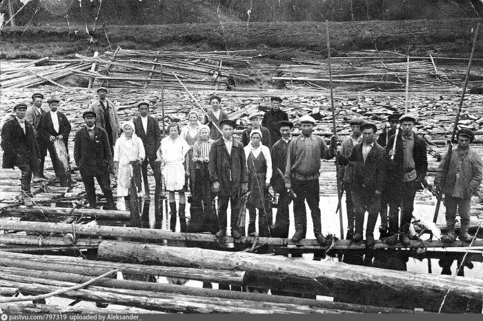 Сплав леса на Мсте 1940-е. |Фото: pastvu.com.