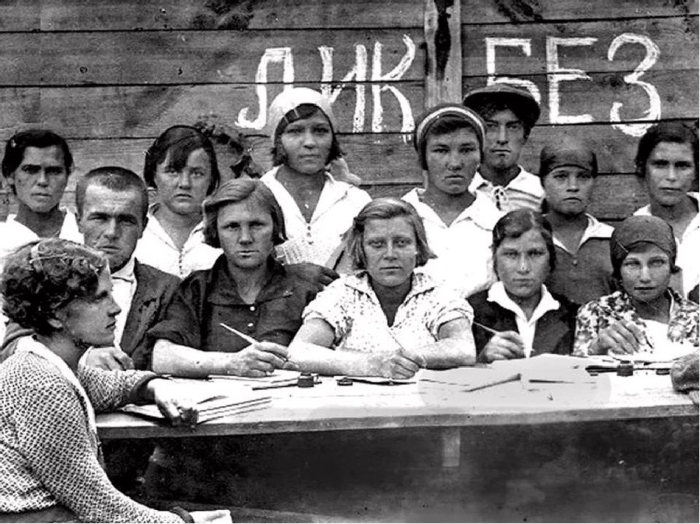 Образование с самого начала было одной из главных программ большевиков.