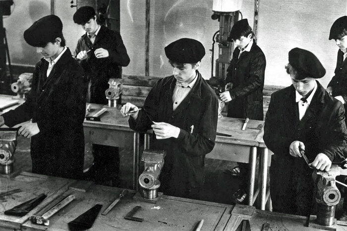 Страна остро нуждалась в самых пролетарских специальностях.