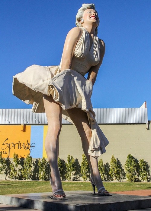 Статуя Мэрилин Монро.
