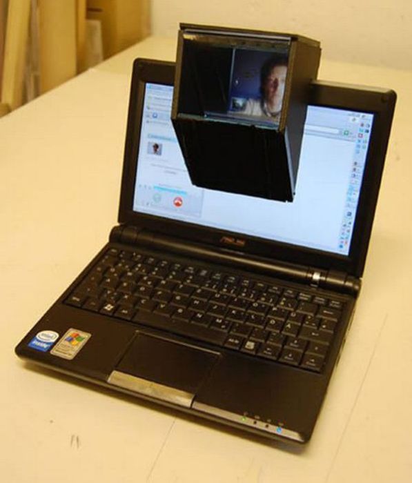 Зеркало для зрительного контакта при общении по веб-камере.