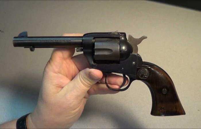 Выглядит как револьвер, но есть нюанс.