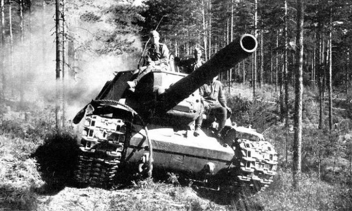 Справлялась и с танками. Справлялась и с танками.