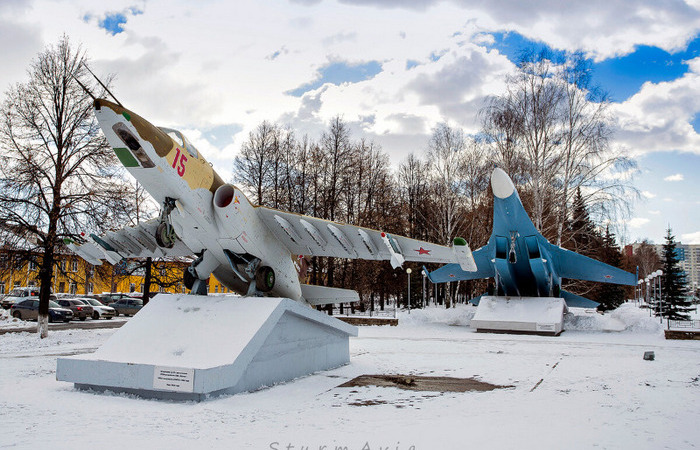 Сделали всего шесть Су-25Т. Сделали всего шесть Су-25Т.