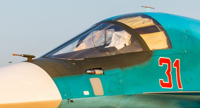Почему у отечественных Су-34 желтые стекла, и действительно ли в них есть золото