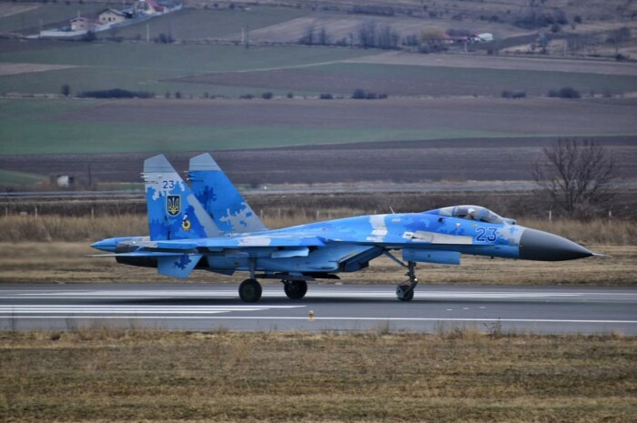Пару учебных машин купили у ВВС Украины. |Фото: ВКонтакте.