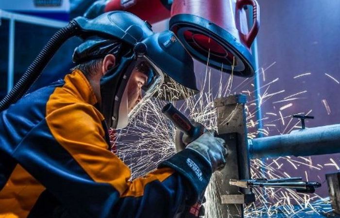 Нужно держать электрод на правильном расстоянии. Нужно держать электрод на правильном расстоянии.