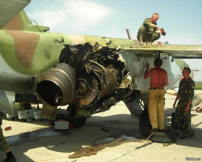 Поврежденный в бою Су-25. |Фото: zugunder.com.