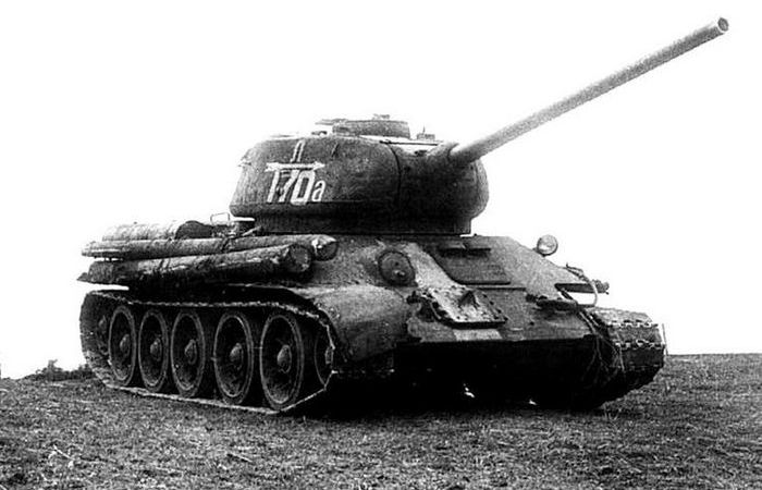 Впервые Тигры-В остановили Т-34.