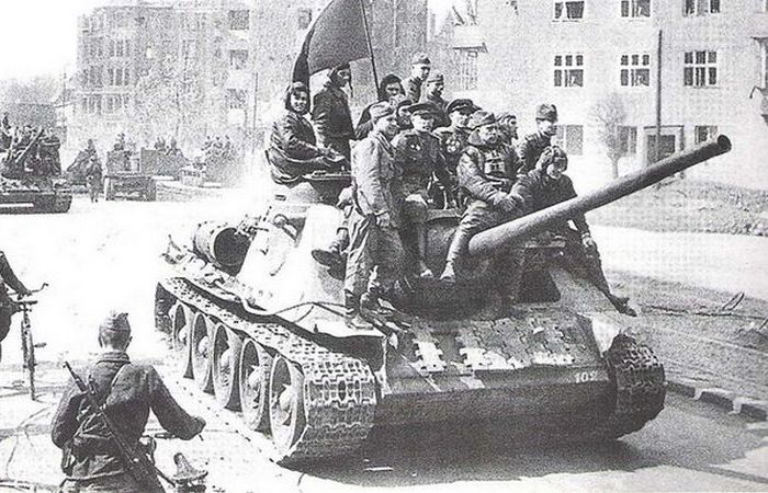 Неплохо справляли Сухари.