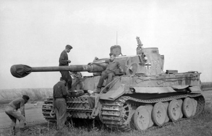 Машина действительно была грозной. Машина действительно была грозной.