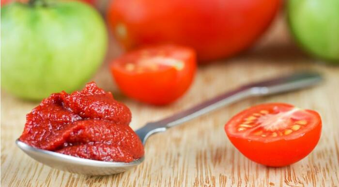 Делаем лепешки из томатной пасты. |Фото: gastronom.ru.