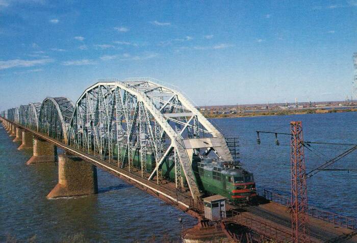 Железнодорожный мост через Амур, построен еще в 1916 году. |Фото: amur-bereg.ru.