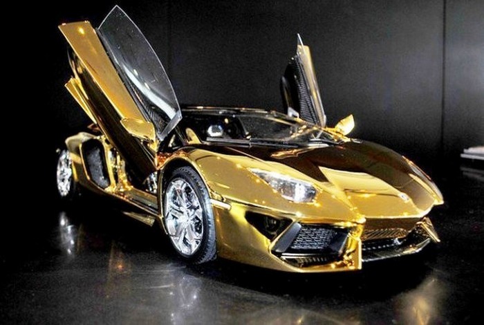 Модель автомобиля Lamborghini Aventador.
