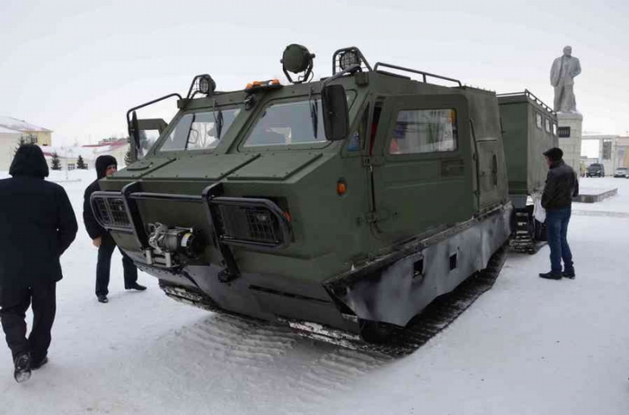 Гусеничный бронированный транспортер ДТ-3ПБ.