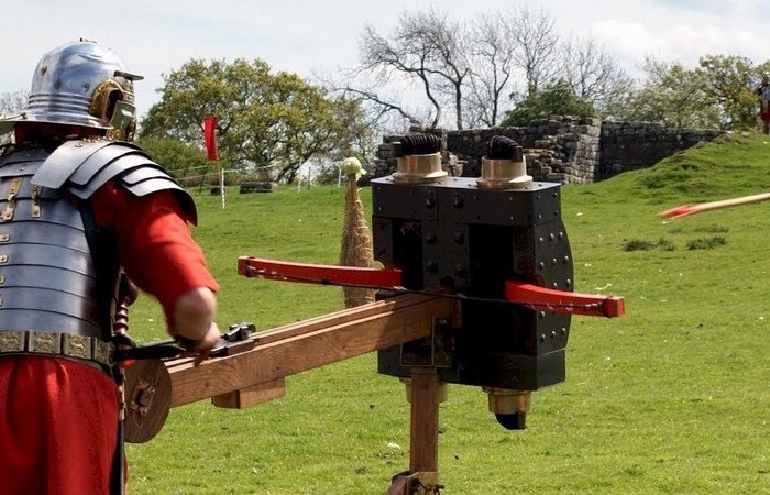 Расцвета метательные машины достигли при Римской империи.