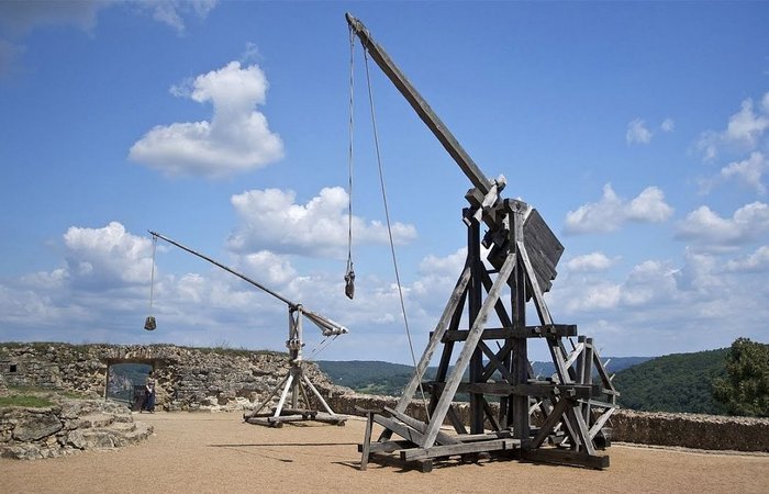 Ренессанс метательной артиллерии начинается с гравитационных машин.