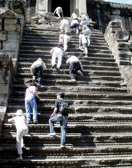 Необычная лестница в Ангкор-Вате.