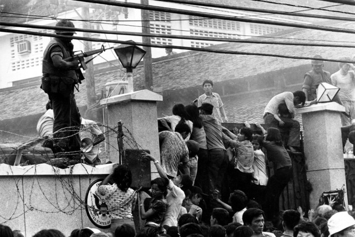 Многие южновьетнамцы боялись попасть в руки к своим северным соотечественникам. |Фото: m.fishki.net.