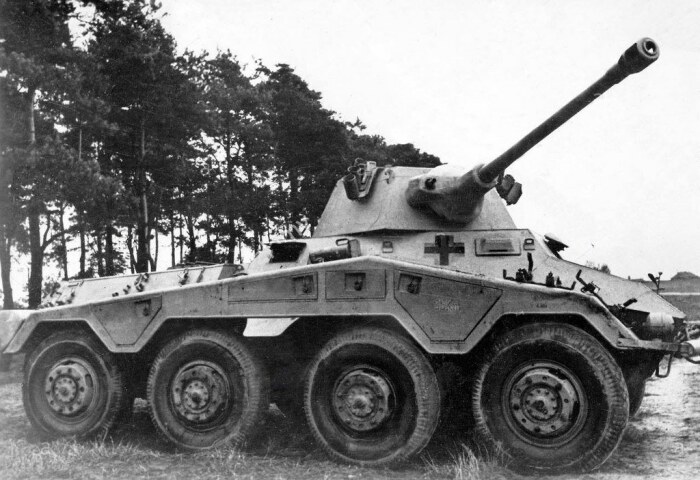 Немецкая Пума или Sd.Kfz.234/2 времен Второй мировой войны. Один из первых колесных танков выпускавшихся серийно. |Фото: ya.ru.