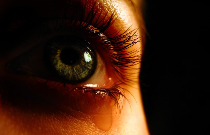 Слезы - это притупление физической боли.