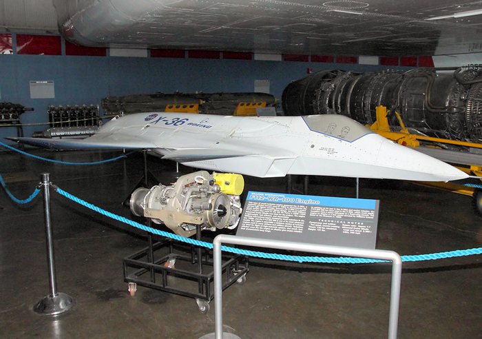 Беспилотник X-36 - экспонат музея.