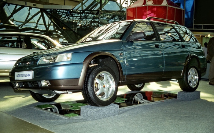 Но после показа в 2000 году машина в серию так и не пошла. |Фото: drive2.ru.