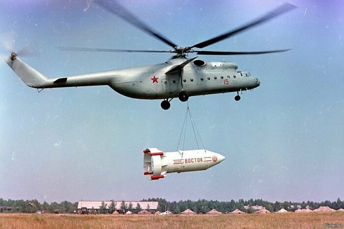 Зачем транспортному Ми-6 нужны крылья, если он вертолет, а не самолет крылья,<br /><br />Главная летающая Корова Советского союза.<br /><p class=
