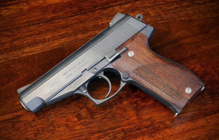 Пистолет создан чешским конструктором. Пистолет создан чешским конструктором.