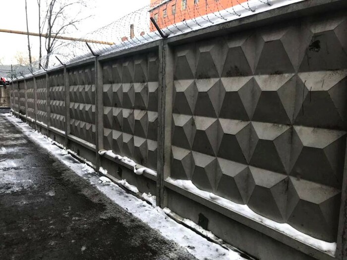 Забор получился отличный. |Фото: pulse.mail.ru.